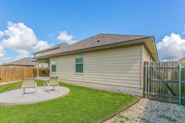 Building Photo - 117 Kinglet Dr