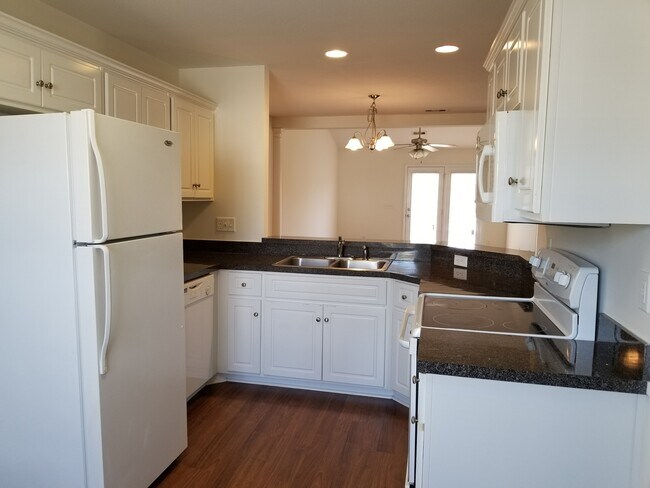 Building Photo - 211 Sunview Drive