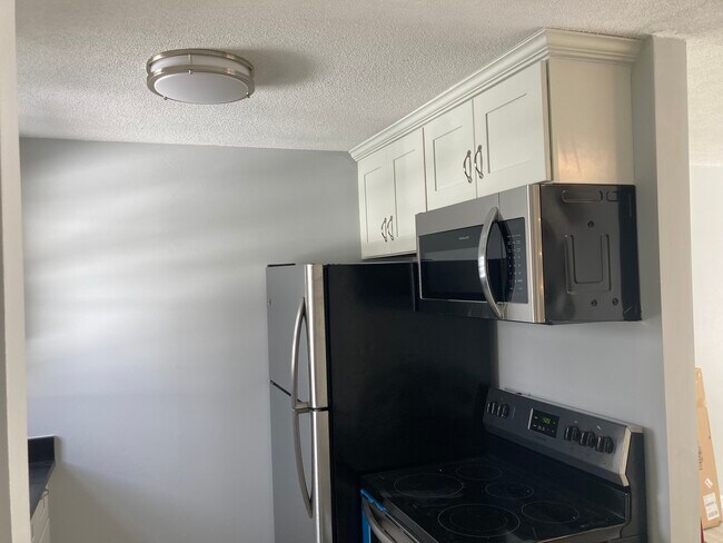 Building Photo - 55 Empire St