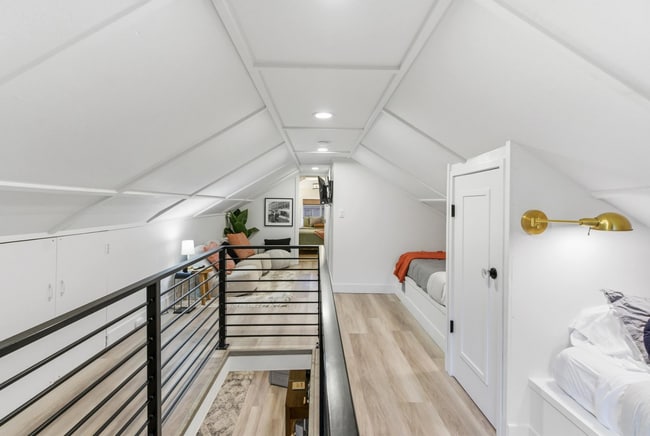 Building Photo - 809 3rd Ave W