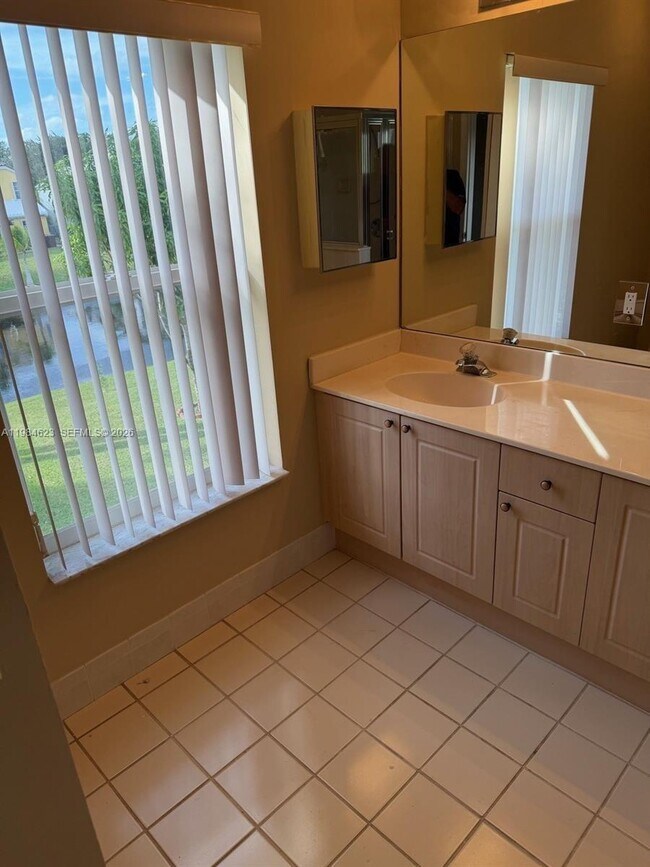 Building Photo - 360 NW 115th Way