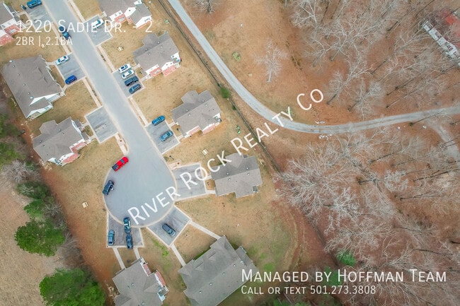 Building Photo - 1220 Sadie Dr