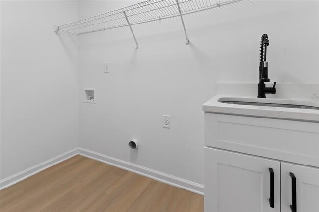 Building Photo - 3415 Camens Ct NE