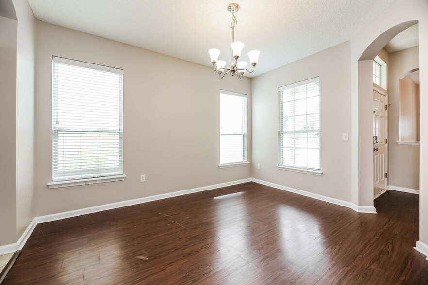 Building Photo - 4016 Leatherwood Dr