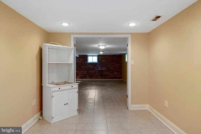 Building Photo - 6807 Dean Dr