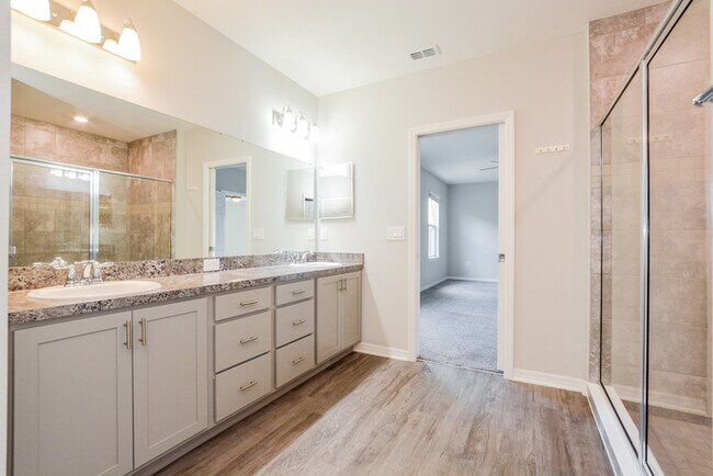 Building Photo - Bright 5-Bedroom Home in Winter Haven, FL