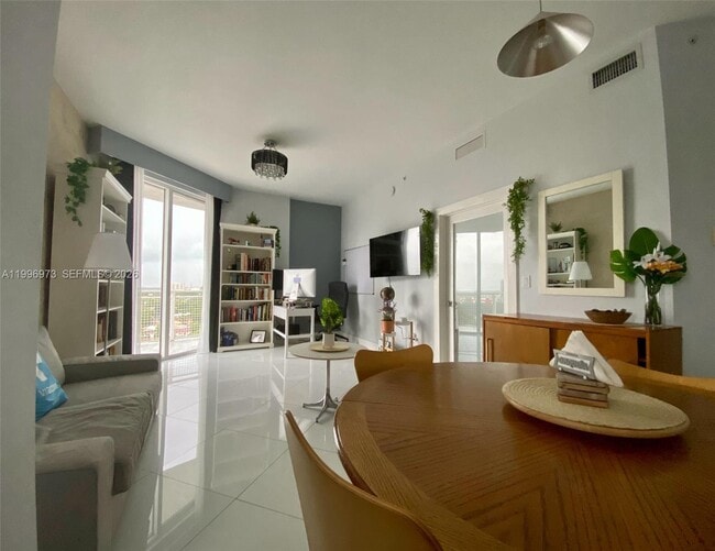 Building Photo - 2600 SW 27th Ave