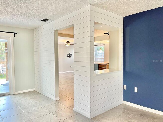 Building Photo - 9011 Ledgestone Ln