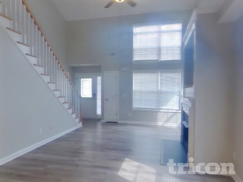 Building Photo - 320 Providence Rd