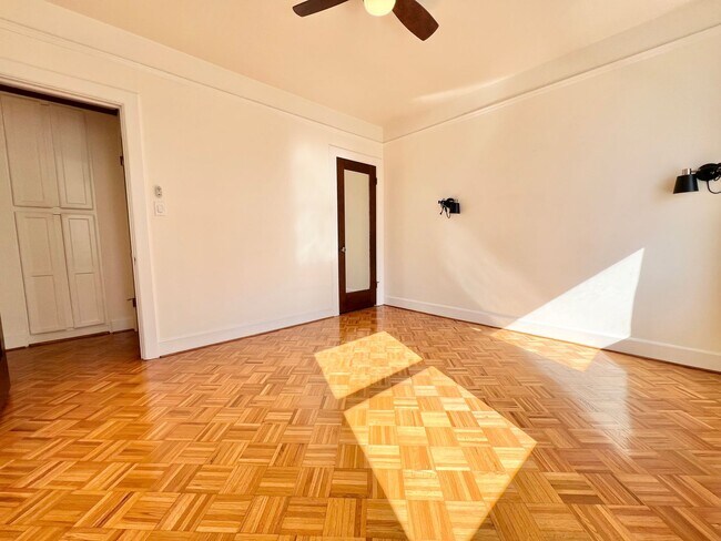 Building Photo - Ocean View Living in the Heart of Long Beach – 1 Bed / 1 Bath Corner Condo