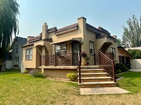 Building Photo - 605 3rd St W