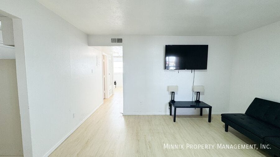 Building Photo - 5005 Ave W.-6