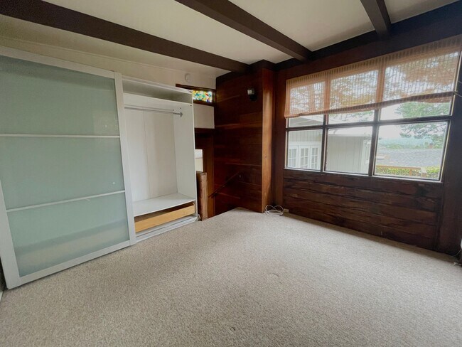 Building Photo - One Bedroom Single Family Home in Pacific ...