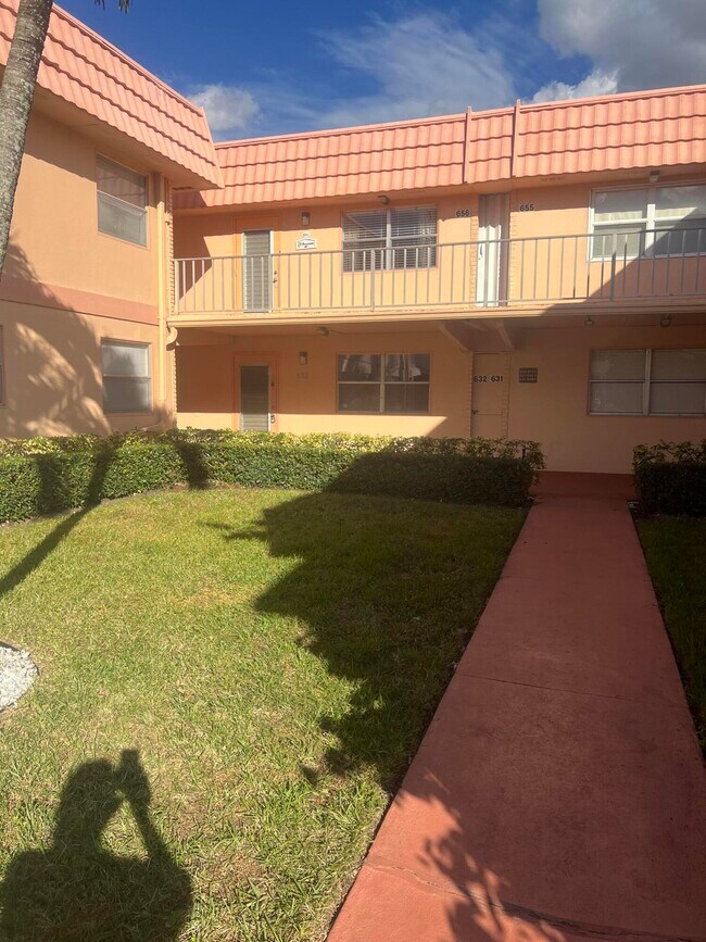 Building Photo - 632 Saxony Trail