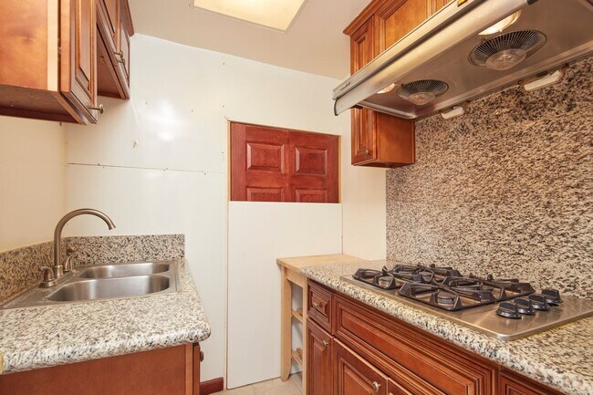 Building Photo - 1430 Lovell Ave