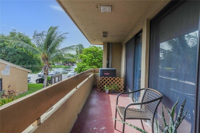 Building Photo - 8390 N Missionwood Cir