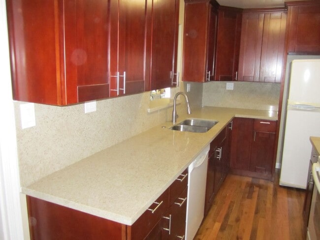 Building Photo - CHARMING 3 BEDROOM, 1 BATHROOM HOME IN DOW...