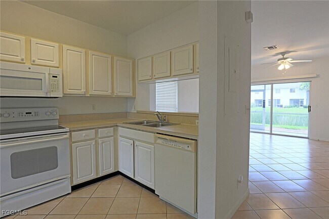 Building Photo - 10066 Poppy Hill Dr