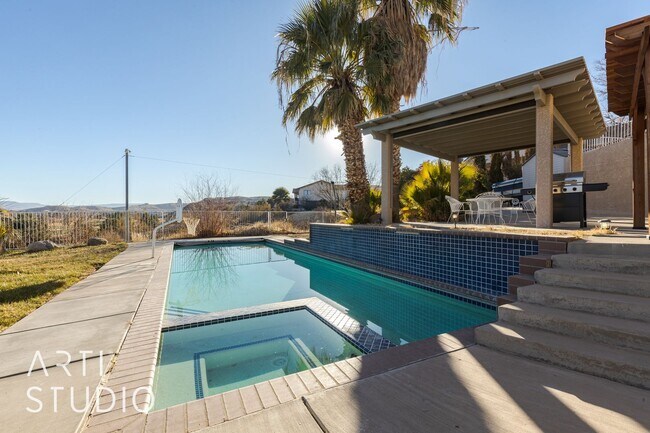 Building Photo - Spacious 3-Bedroom Walk-Out Basement Apartment in Desirable Bloomington Hills