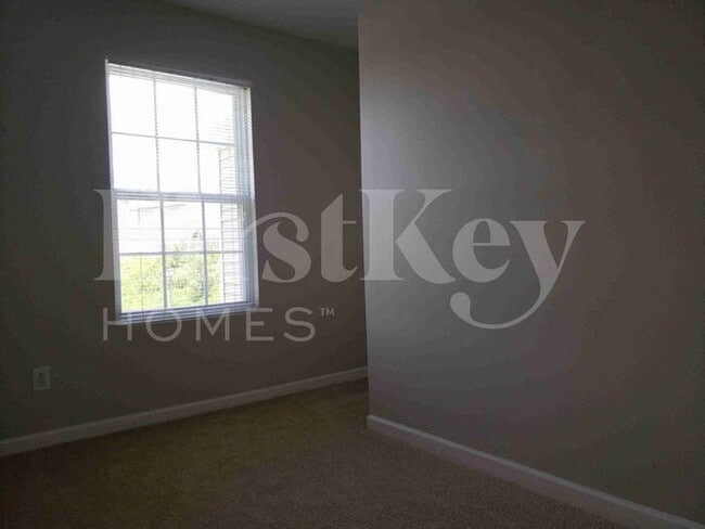 Building Photo - 2140 Lauren Woods Dr