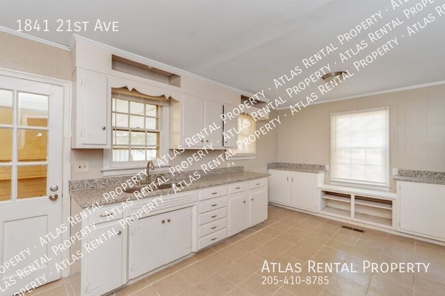 Building Photo - 1841 21st Ave