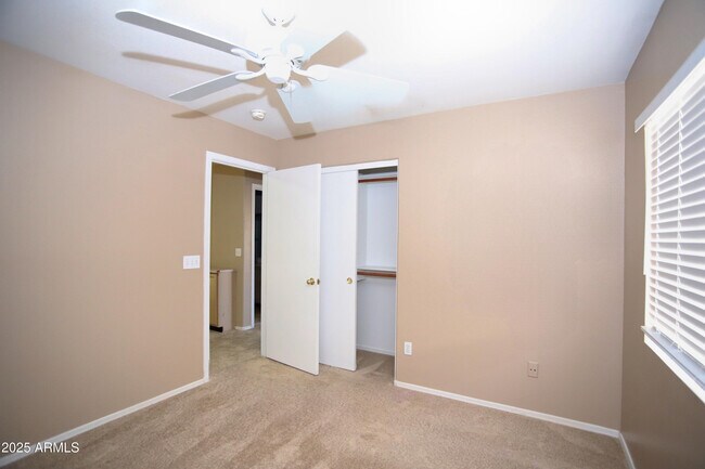 Building Photo - 842 N Naples Dr