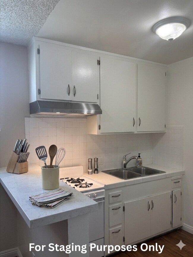 Building Photo - 3104 Montrose Ave