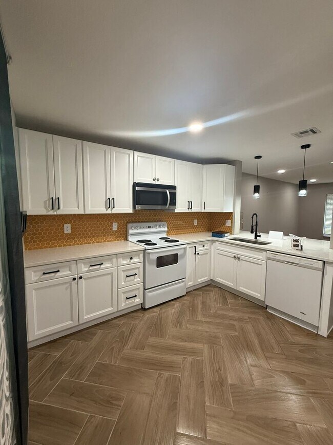 Building Photo - 102 Kristi Ann Ct