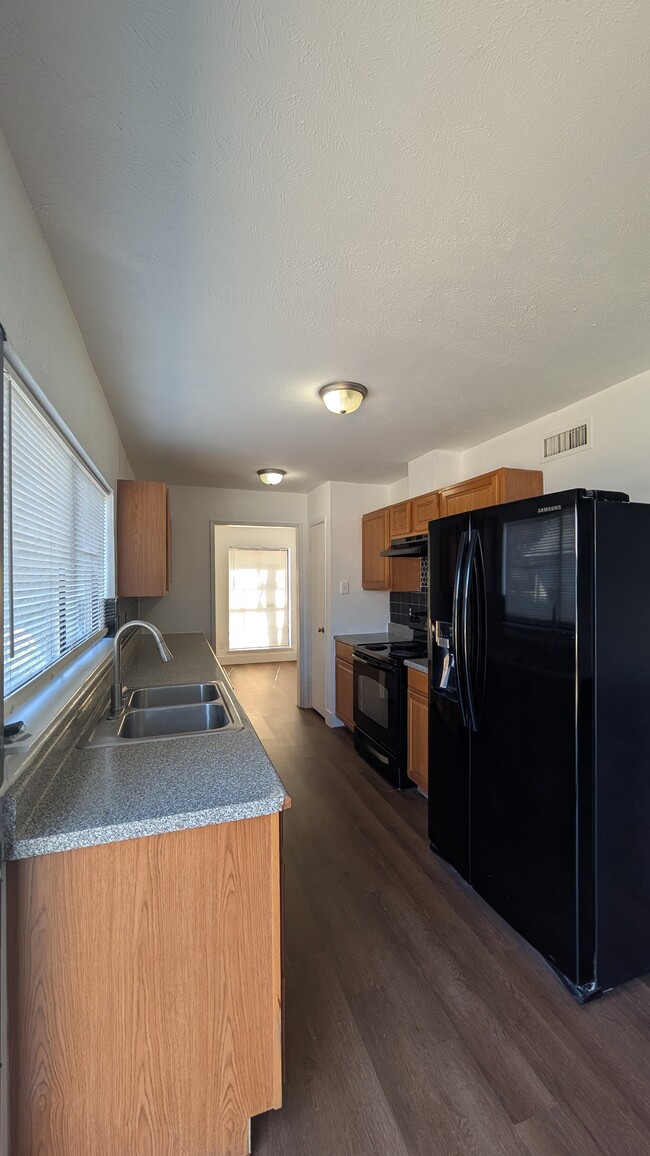 Kitchen - 9013 Vagas Dr