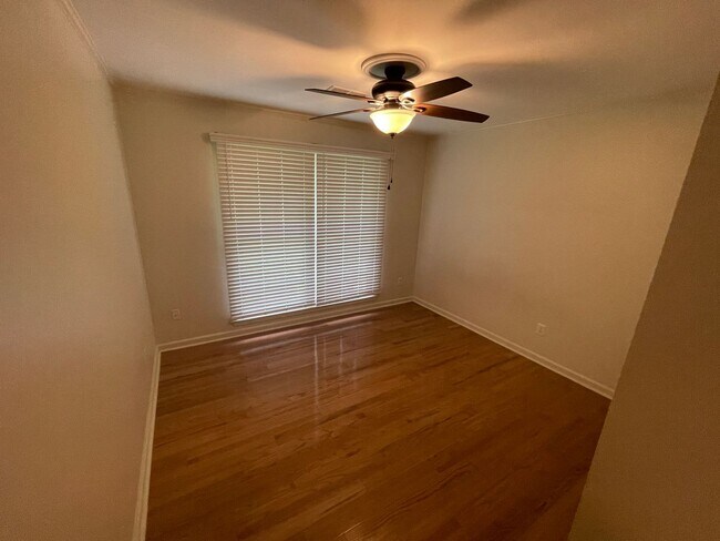 Building Photo - 607 Claymore Dr