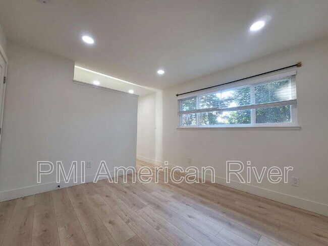 Building Photo - 7933 Valley Green Dr