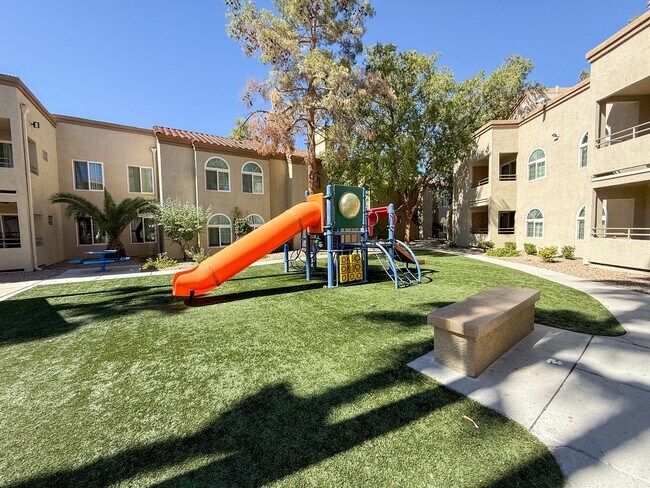 Building Photo - Bright & Furnished 2-Bedroom, 2-Bath Condo with Poolside Views