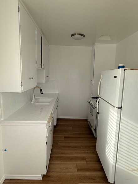 Building Photo - 3632 Greenfield Ave