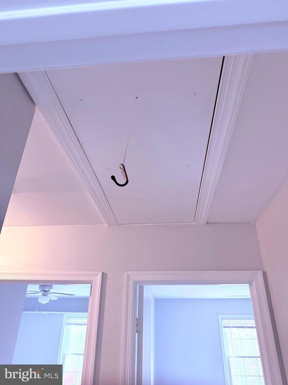 Building Photo - 8625 Point of Woods Dr