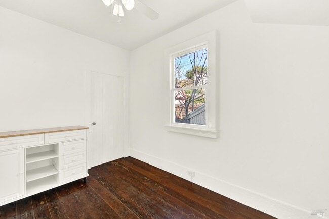 Building Photo - 520 Indian Aly