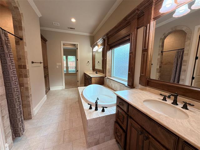 Building Photo - 8116 Canyon Oak Dr