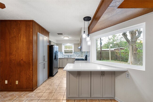 Building Photo - 8110 Bob White Dr