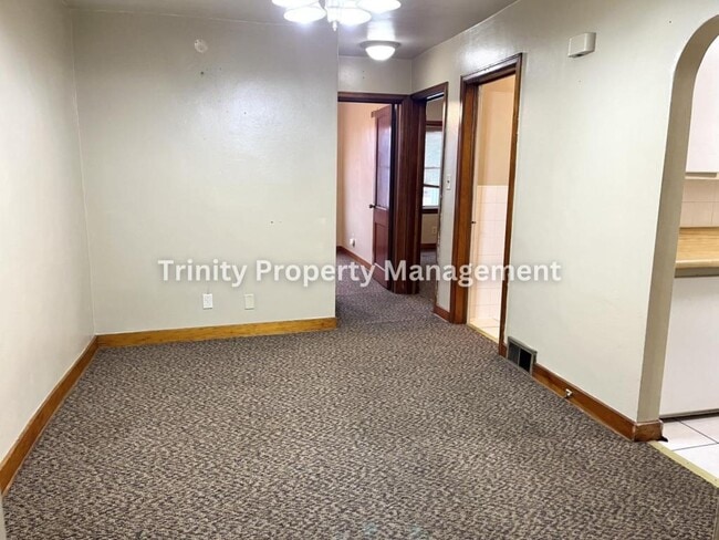 Building Photo - 601 Collins Ave