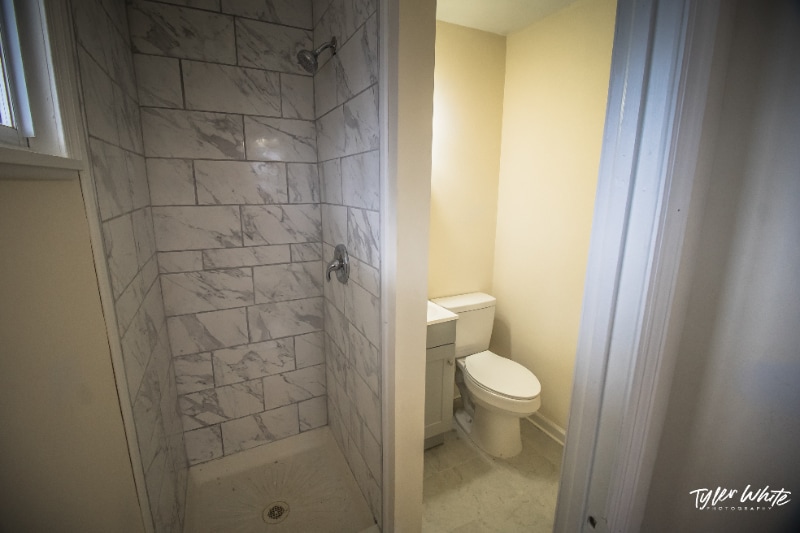 Building Photo - 542 W Maple Ave