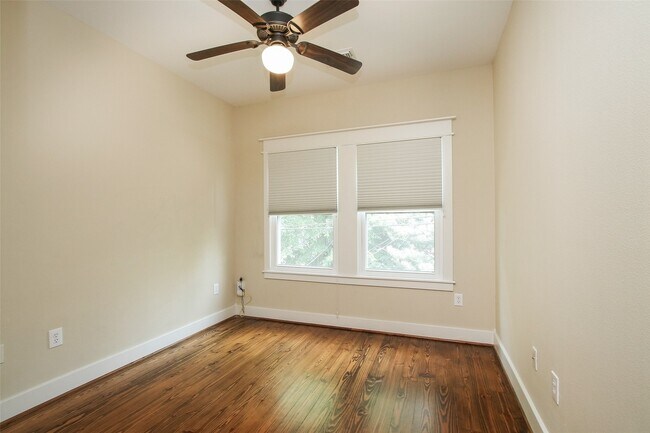 Building Photo - 5006 Blossom St