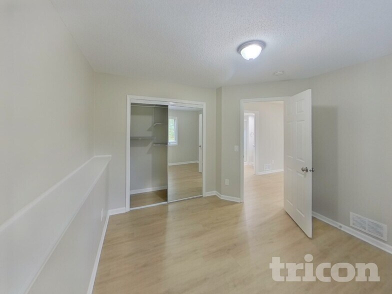 Building Photo - 4448 Hamilton Dr