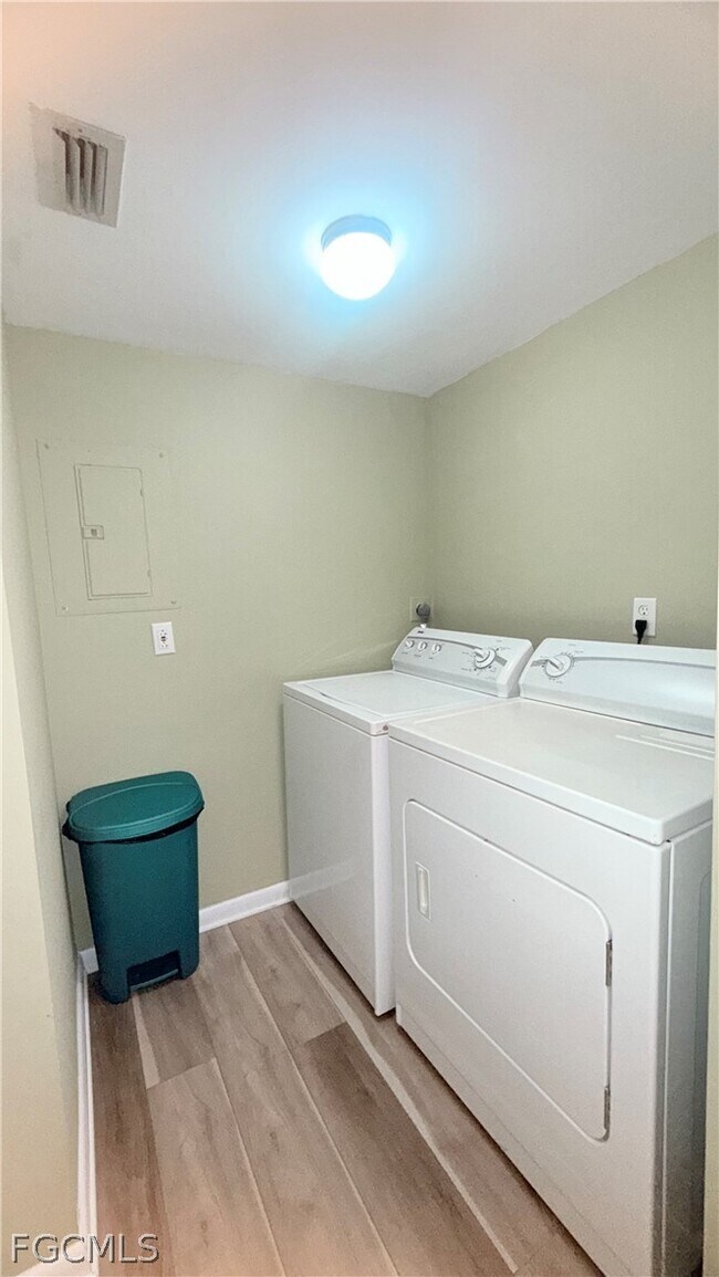 Building Photo - 9540 Green Cypress Ln