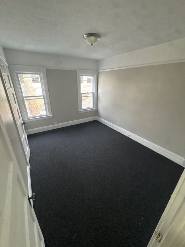 Building Photo - 5 Bedroom Home for Rent in Glenville – Cleveland