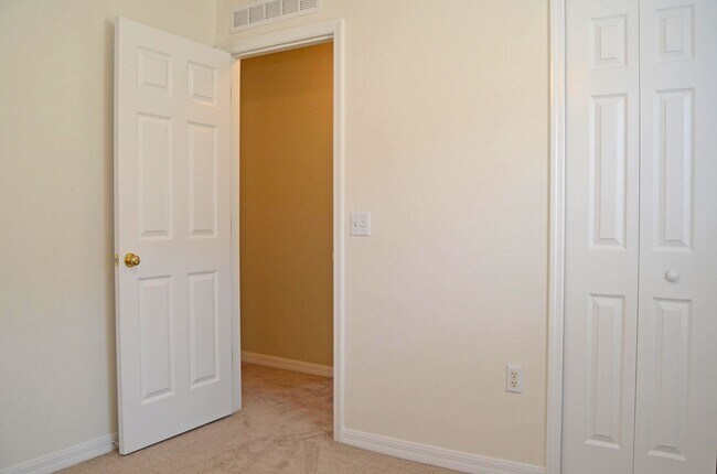 Building Photo - 87113 Kipling Dr