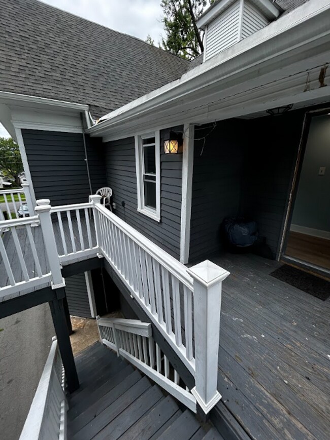 Building Photo - 1638 Sanderson Ave