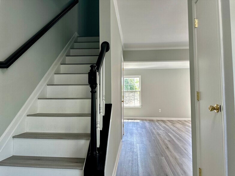Building Photo - 6731 Sandpiper Ct