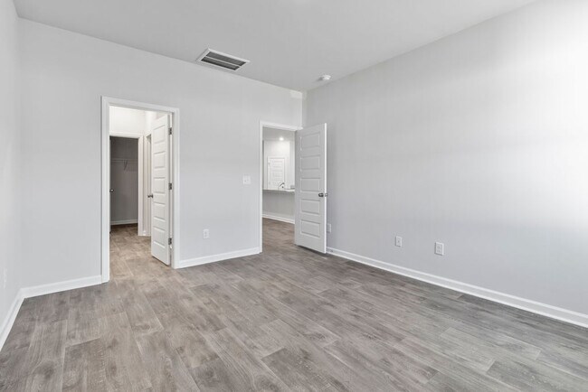 Building Photo - 173 Hoffman Townhome