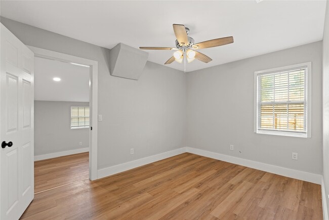 Building Photo - 915 Avenue E
