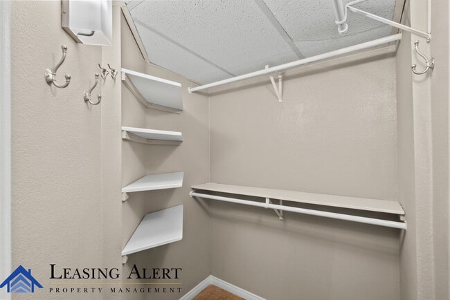 Building Photo - 26914 Rainbow Glen Dr