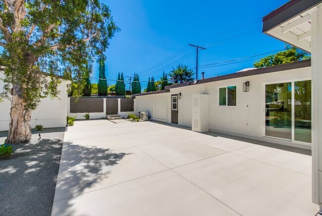 Building Photo - Charming & Upgraded San Marcos Home with P...
